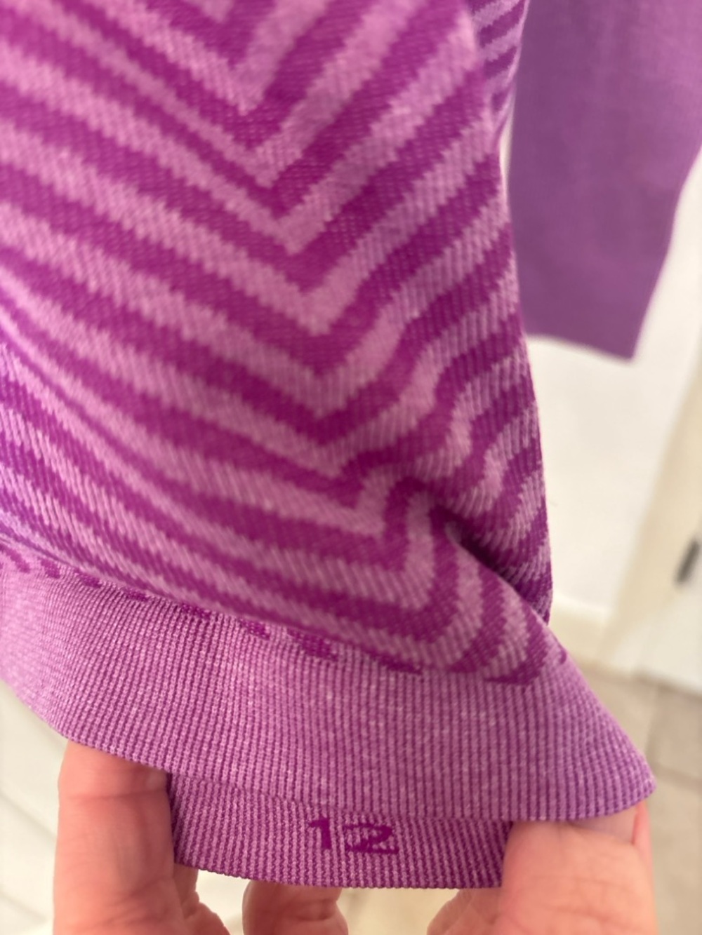 Lululemon Swiftly Tech Long Sleeve Crew Size 12 Purple Seamless Athletic Running - Picture 4 of 4
